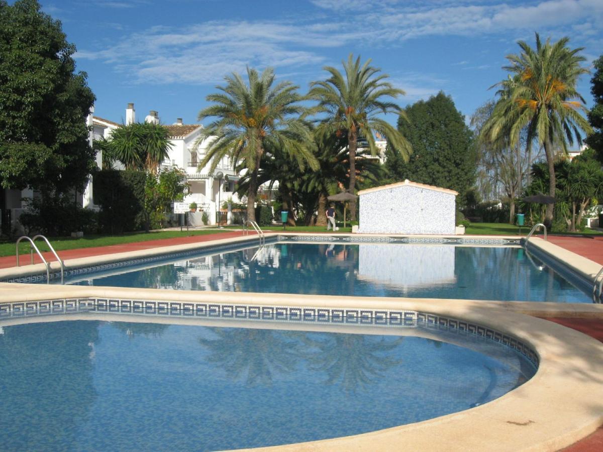 Chalet Adosado En Urbanizacion Con Precioso Jardin Dénia Esterno foto